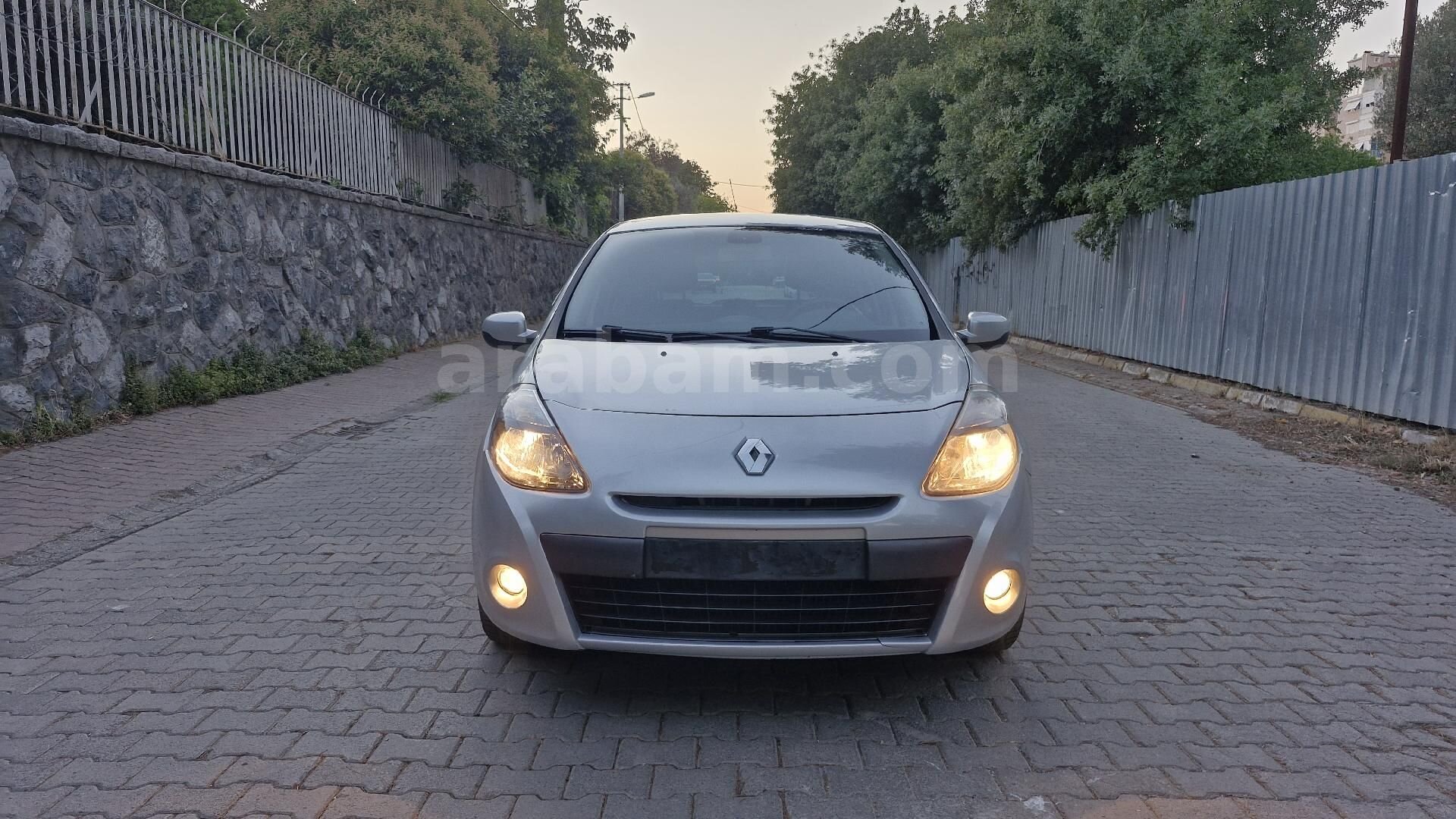 Galeriden Renault Clio 1.4 Dynamique 2010 Model İstanbul 194.922 km Gri 1