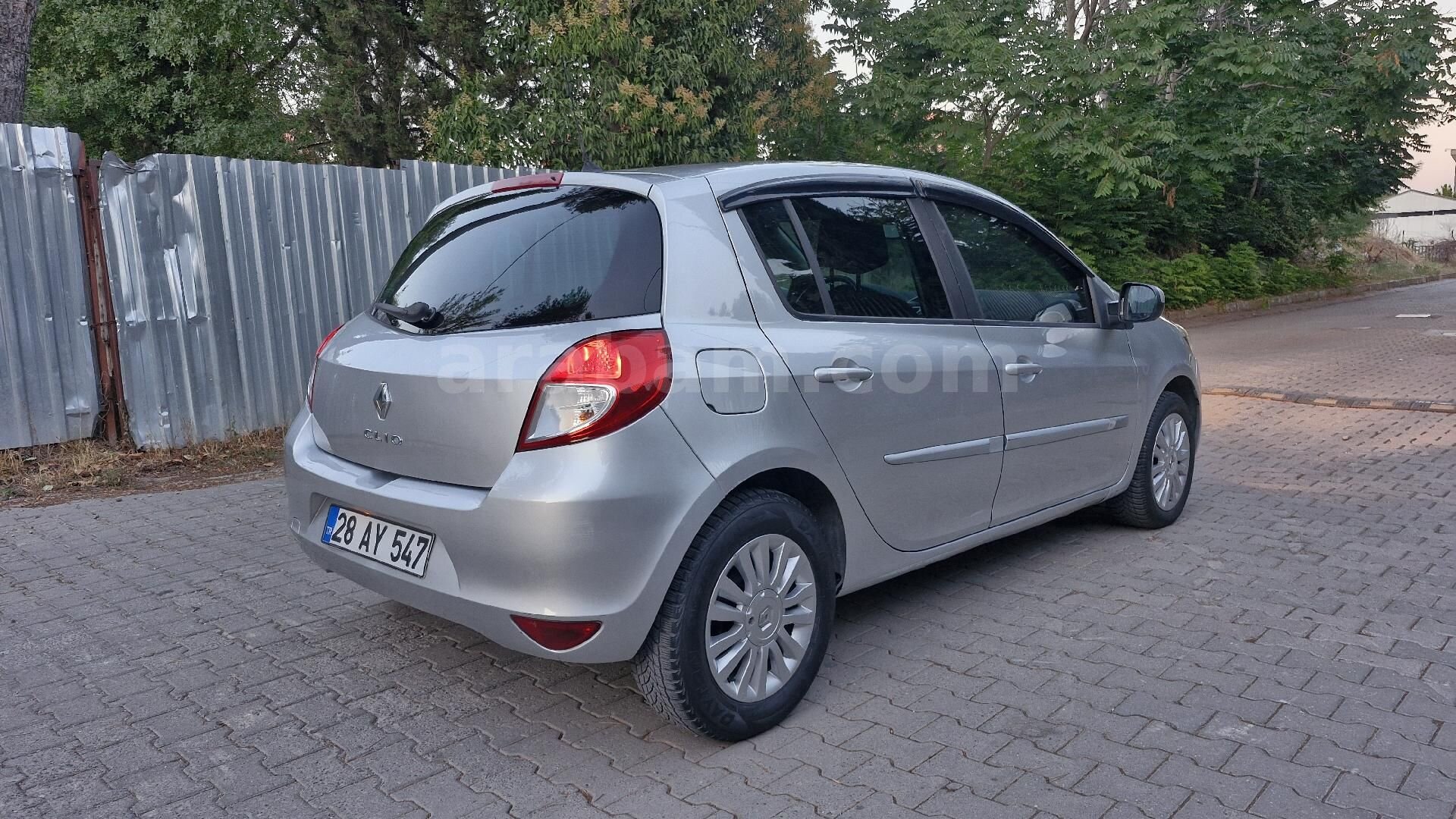 Galeriden Renault Clio 1.4 Dynamique 2010 Model İstanbul 194.922 km Gri 6