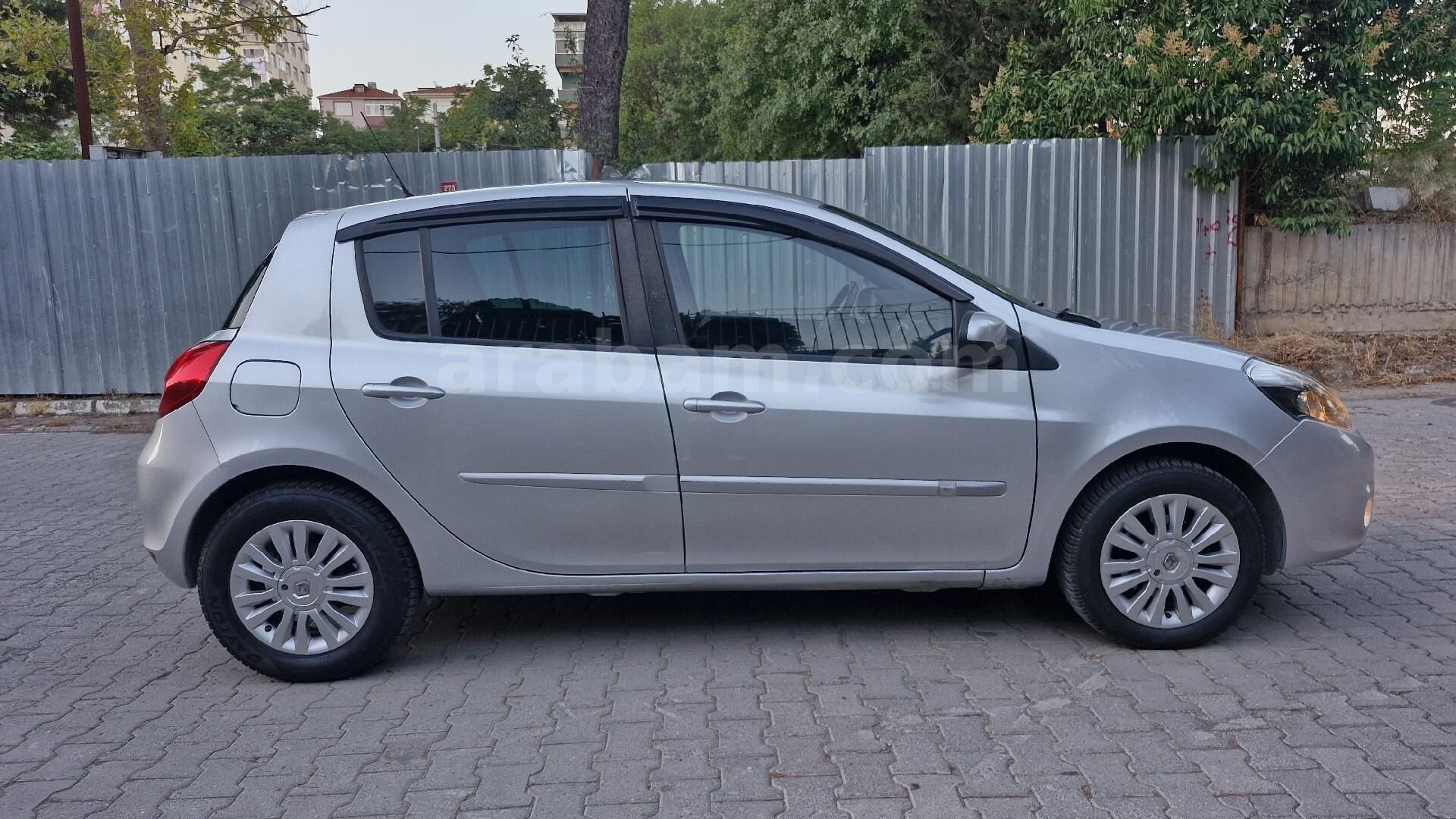 Galeriden Renault Clio 1.4 Dynamique 2010 Model İstanbul 194.922 km Gri 7