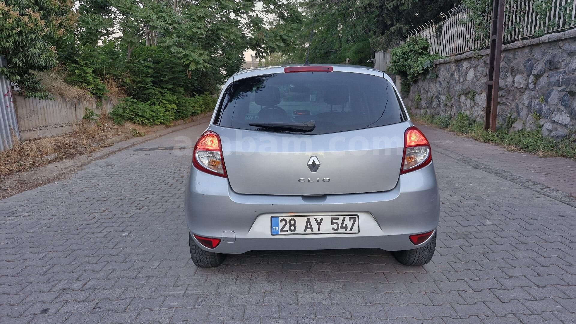 Galeriden Renault Clio 1.4 Dynamique 2010 Model İstanbul 194.922 km Gri 5