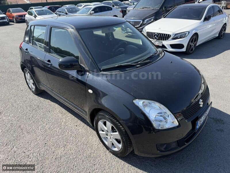 Galeriden Suzuki Swift 1.3 MT 4X4 2008 Model İstanbul 135.000 km Siyah