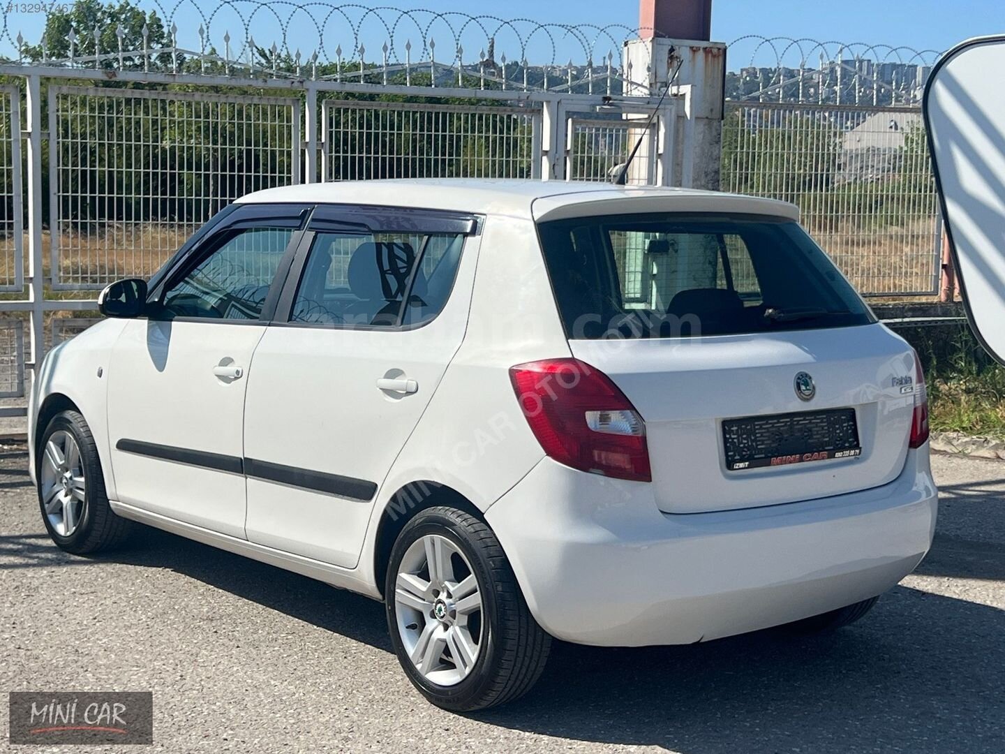 Galeriden Skoda Fabia 1.2 Ambiente 2011 Model Kocaeli 308.000 km Beyaz 4