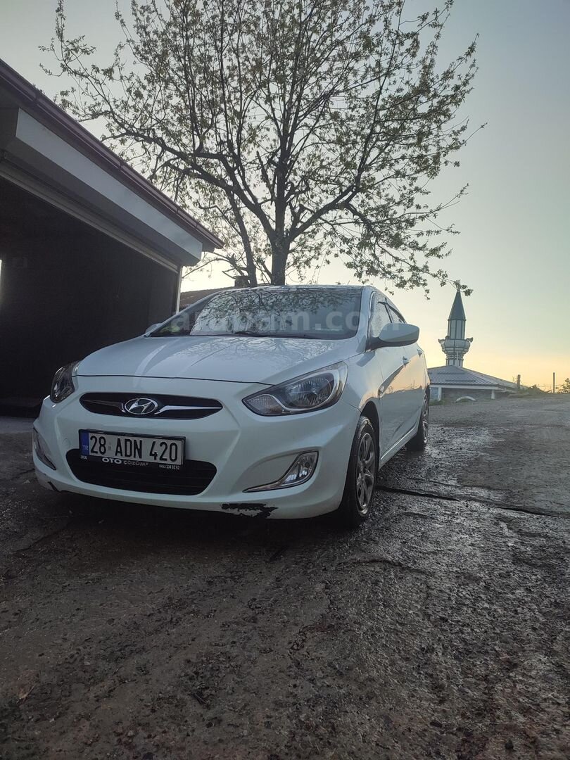 Sahibinden Hyundai Accent Blue 1.6 CRDI Biz 2012 Model Giresun 195.000 km Beyaz 1