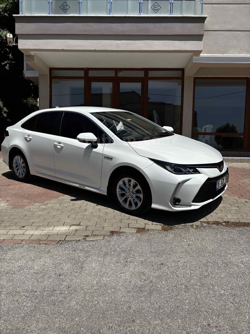Sahibinden Toyota Corolla 1.8 Hybrid Dream 2021 Model Bursa 117.000 km Beyaz 1