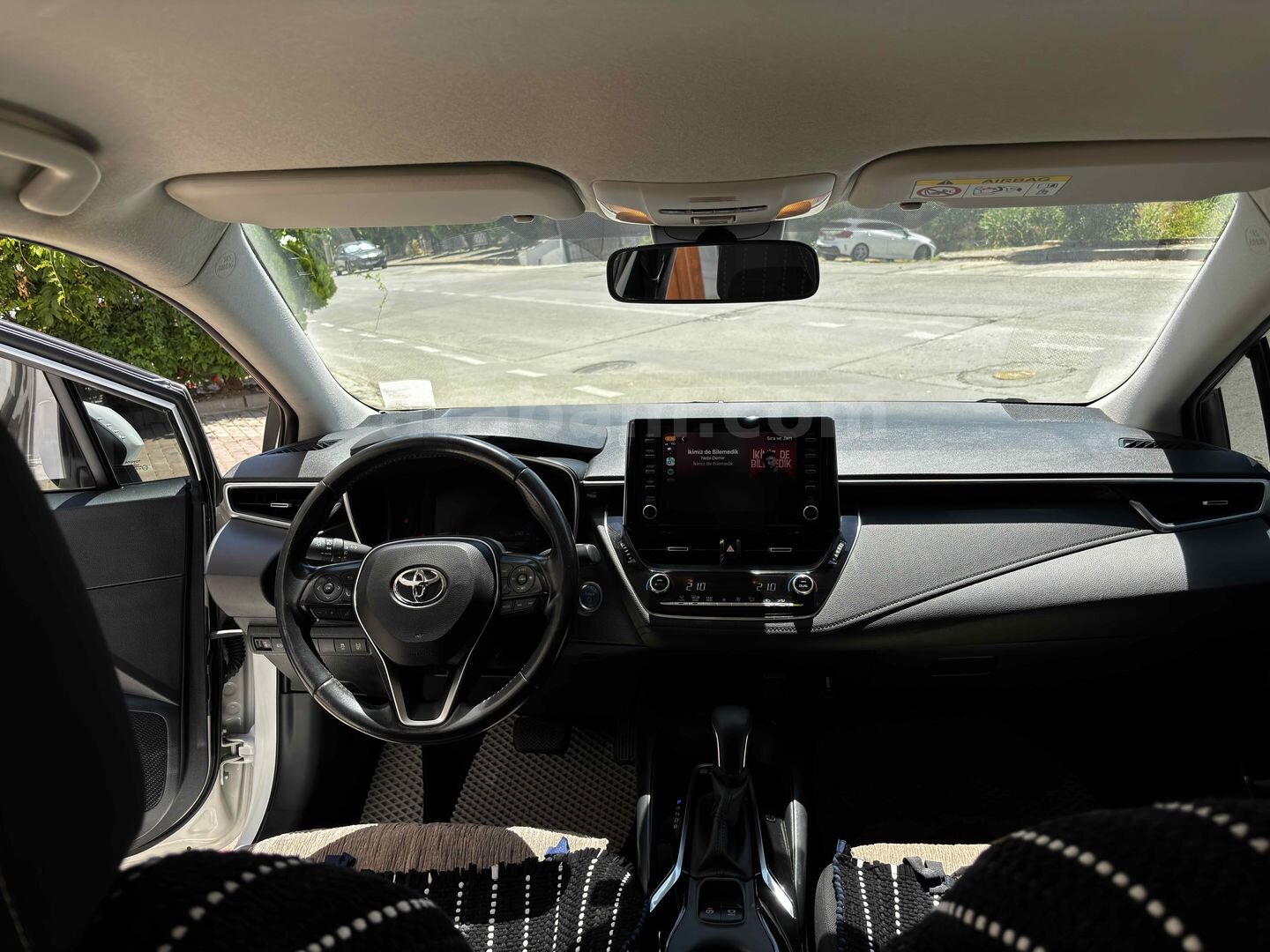 Sahibinden Toyota Corolla 1.8 Hybrid Dream 2021 Model Bursa 117.000 km Beyaz 3