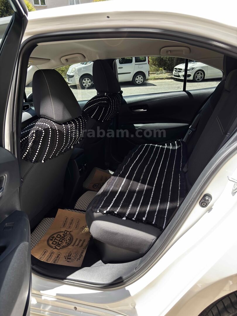 Sahibinden Toyota Corolla 1.8 Hybrid Dream 2021 Model Bursa 117.000 km Beyaz 6