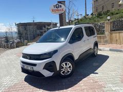 2024 PEUGEOT BAYİ GARANTİLİ HATASIZ  
