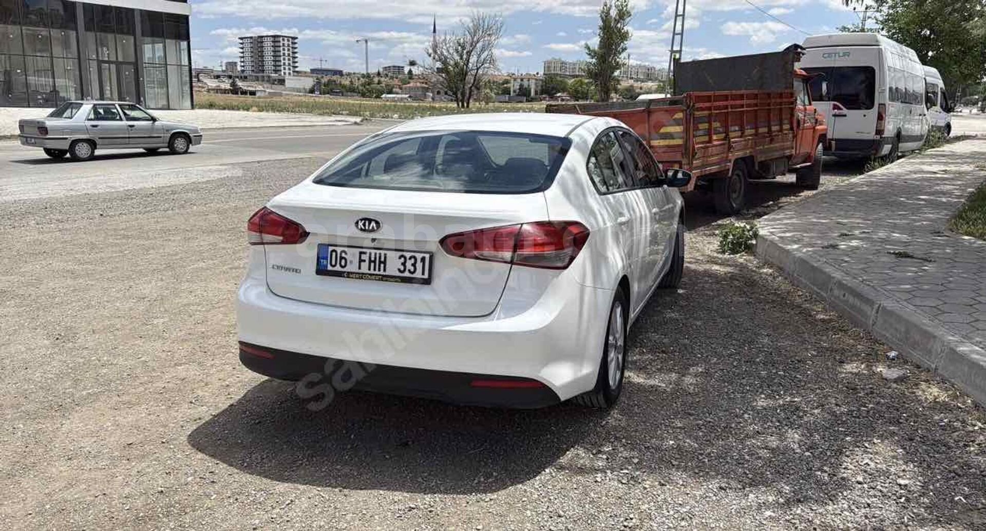 Sahibinden Kia Cerato 1.6 MPI Comfort 2017 Model Ankara 154.000 km Beyaz 2