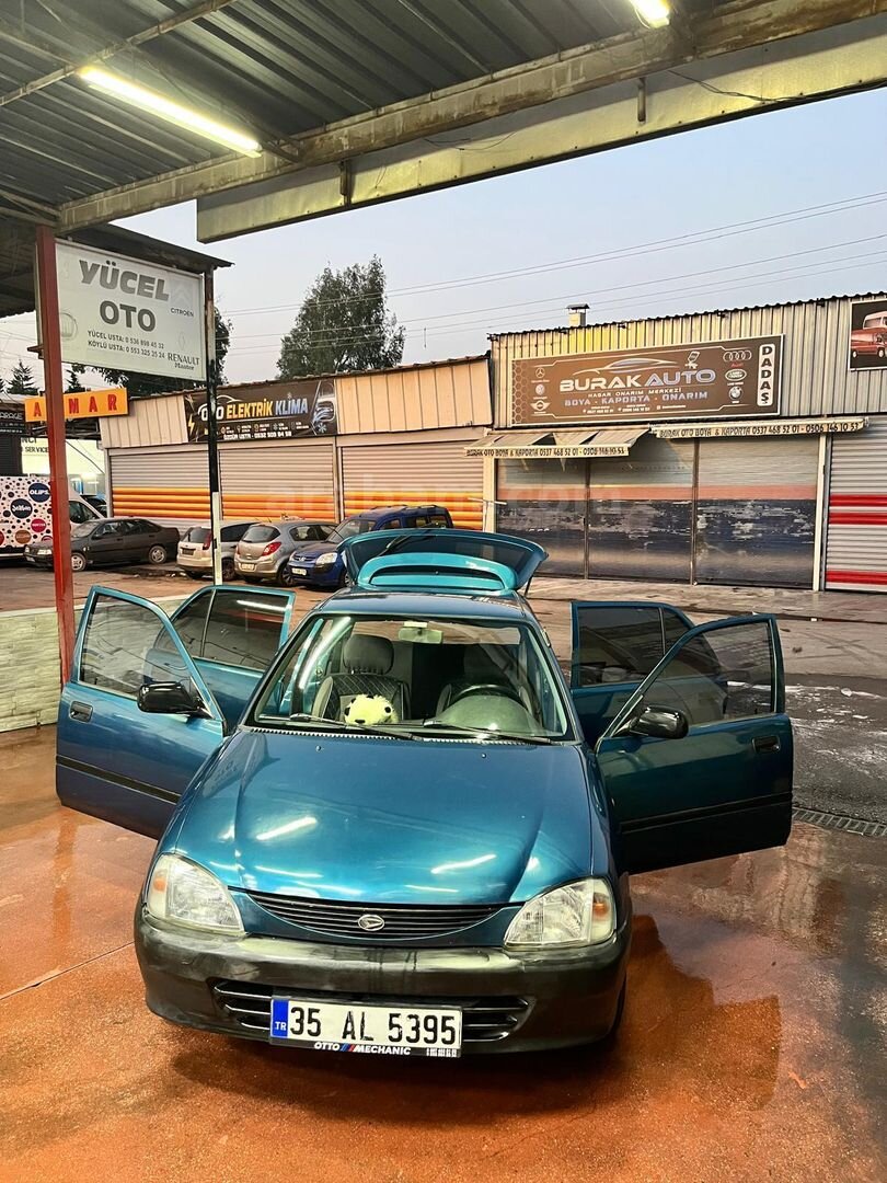 Sahibinden Daihatsu Charade 1.3 CX 1999 Model İzmir 214.000 km Turkuaz 3