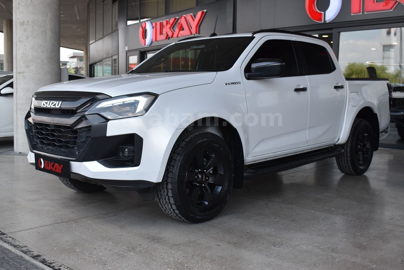 Galeriden Isuzu D-Max 1.9 D 4x4 V-Cross 2024 Model Ankara 72.000 km Beyaz 5