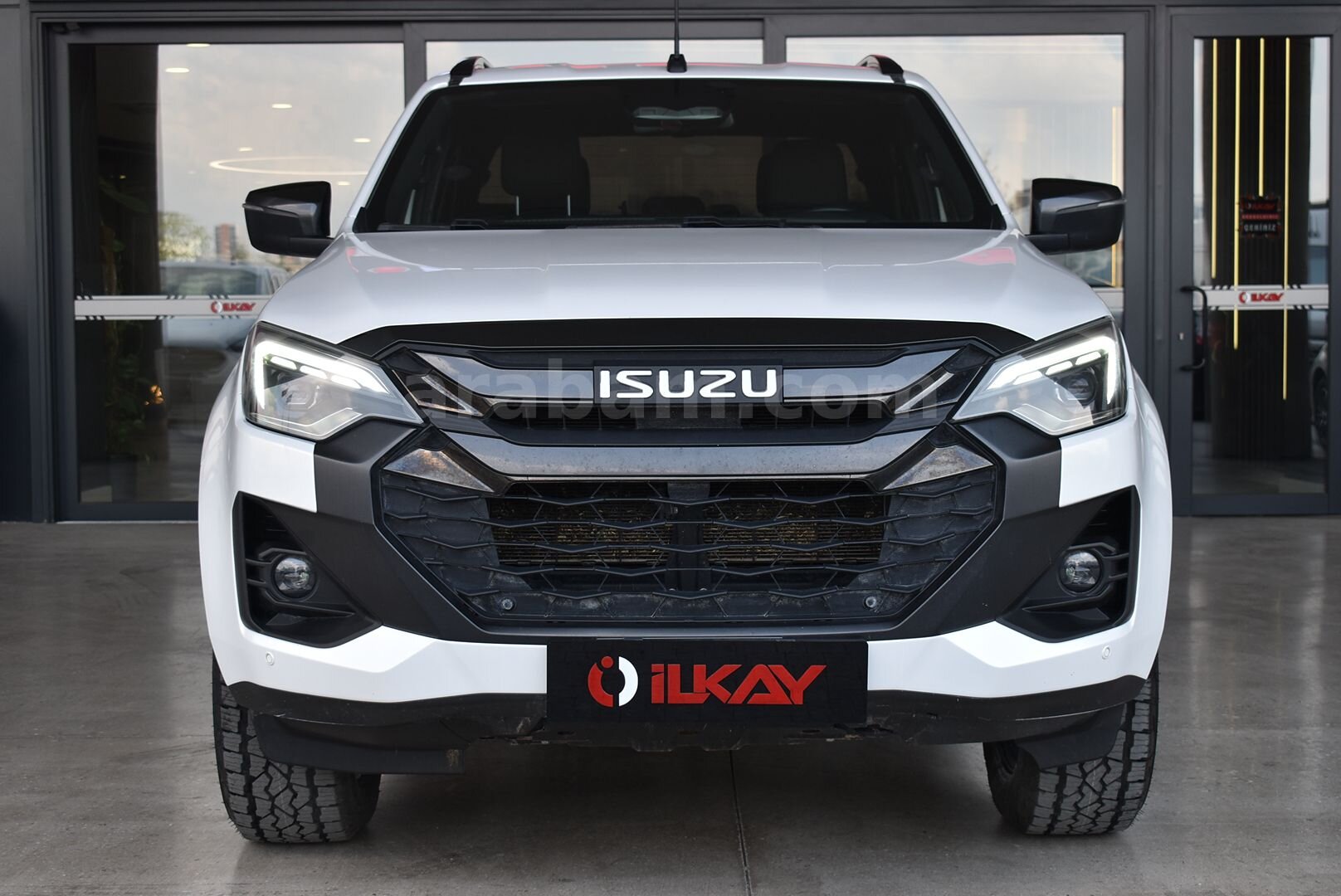 Galeriden Isuzu D-Max 1.9 D 4x4 V-Cross 2024 Model Ankara 72.000 km Beyaz 7