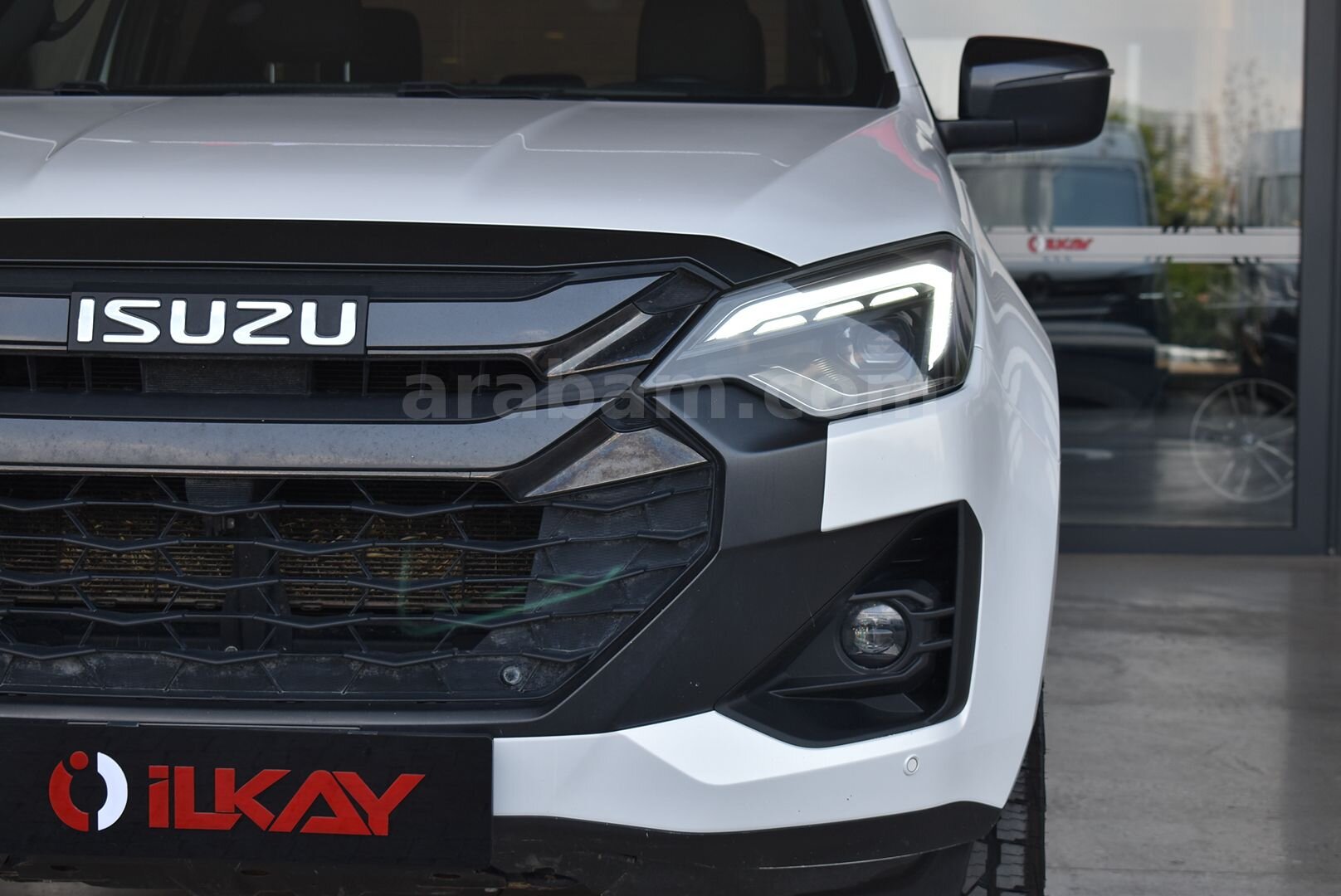 Galeriden Isuzu D-Max 1.9 D 4x4 V-Cross 2024 Model Ankara 72.000 km Beyaz 6