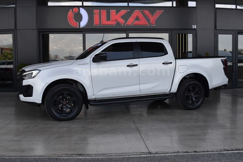 Galeriden Isuzu D-Max 1.9 D 4x4 V-Cross 2024 Model Ankara 72.000 km Beyaz 1