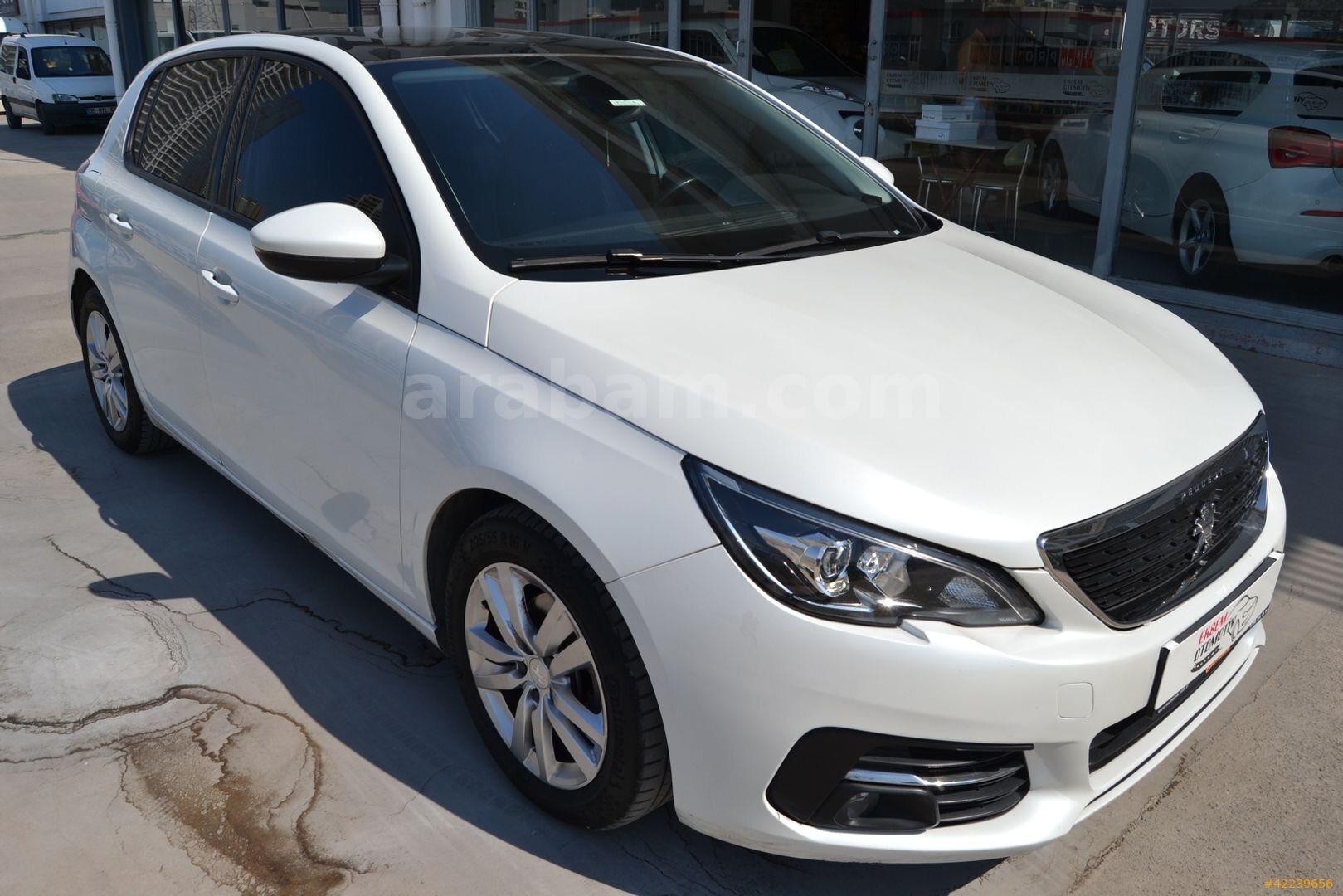 Galeriden Peugeot 308 1.2 PureTech Style Tech 2020 Model İzmir 88.000 km Beyaz 2