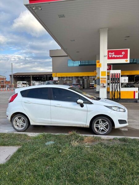 Sahibinden Ford Fiesta 1.25 My 2013 Model Balıkesir 120.000 km Beyaz