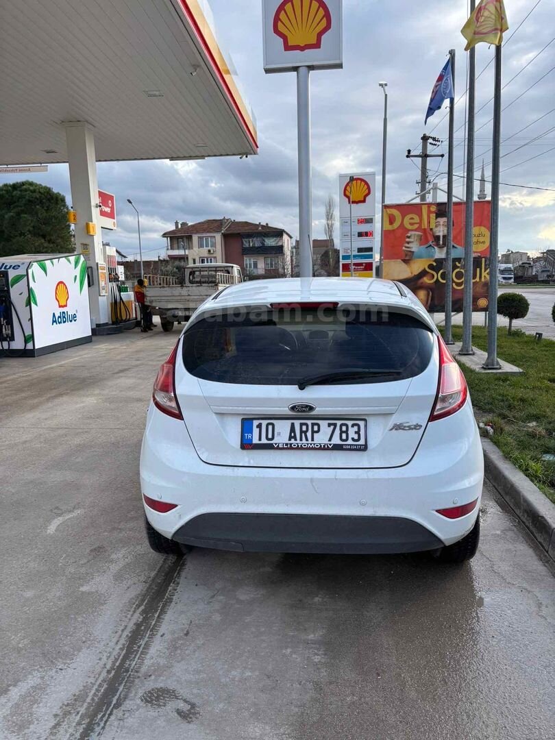 Sahibinden Ford Fiesta 1.25 My 2013 Model Balıkesir 120.000 km Beyaz 3