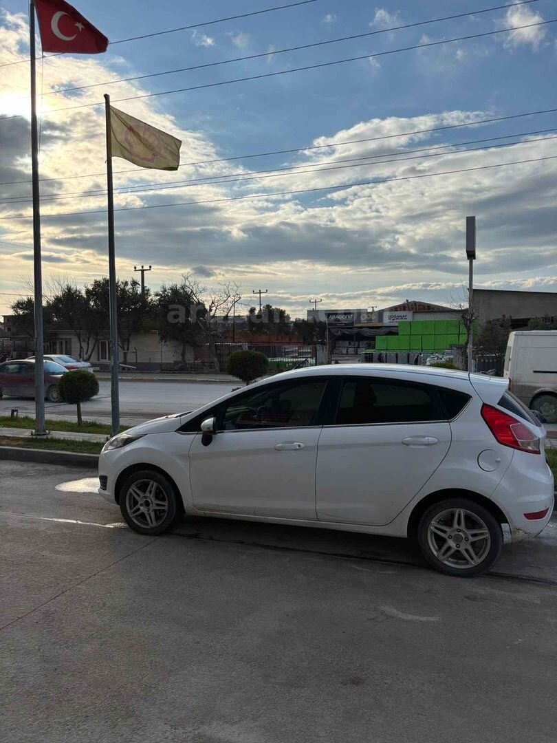 Sahibinden Ford Fiesta 1.25 My 2013 Model Balıkesir 120.000 km Beyaz 5