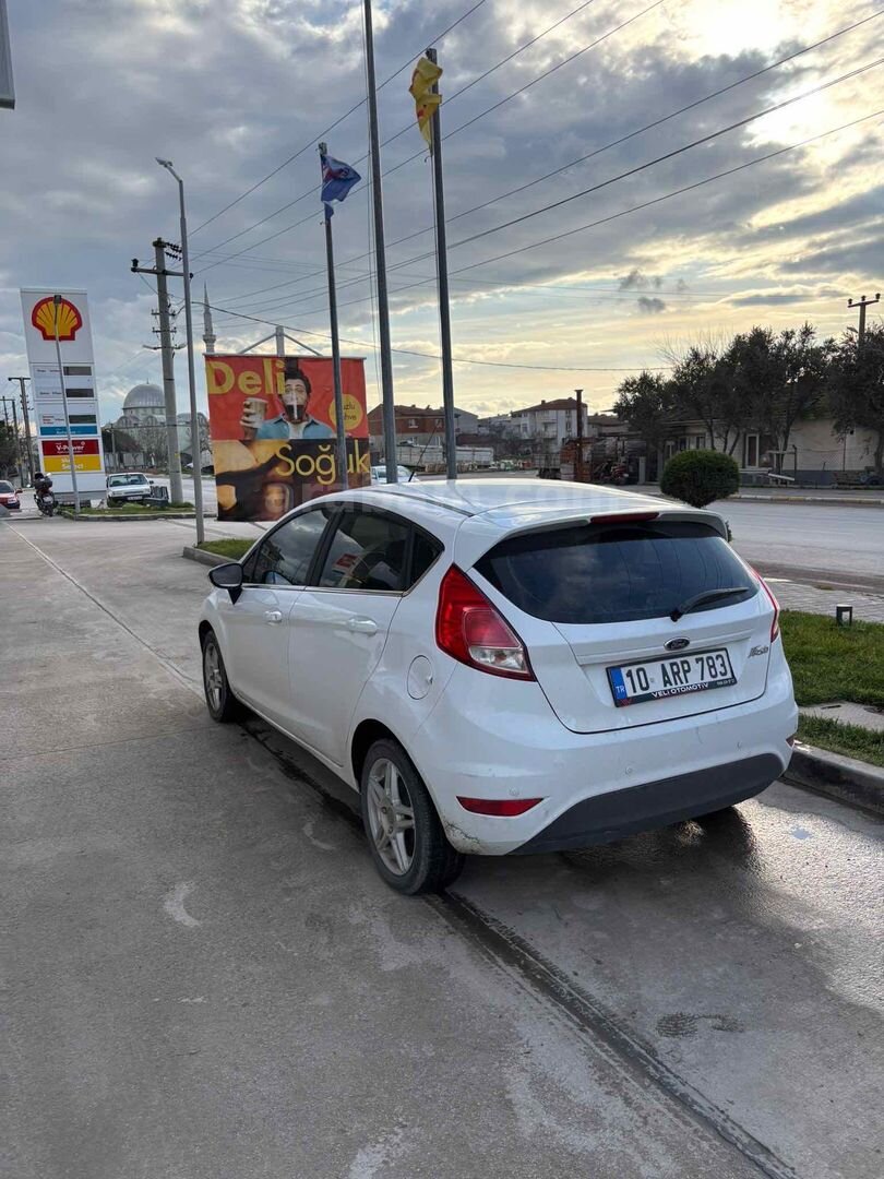 Sahibinden Ford Fiesta 1.25 My 2013 Model Balıkesir 120.000 km Beyaz 6