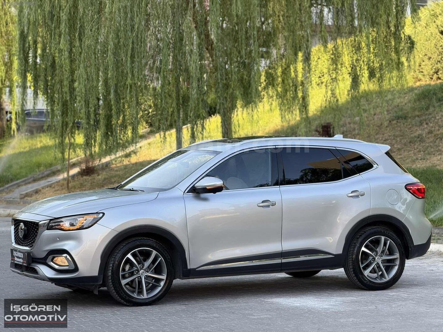 İŞGÖRENDEN 2024 DEĞİŞNSZ MG HS 1.5T-GDI LUXURY+CAMTVN+İÇKRMIZI++ 2