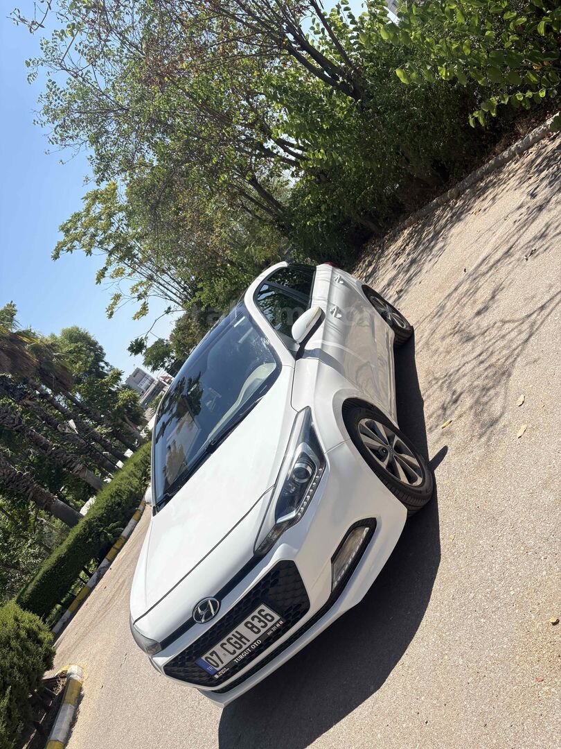Sahibinden Hyundai i20 1.4 MPI Style 2017 Model Antalya 163.000 km Beyaz 7