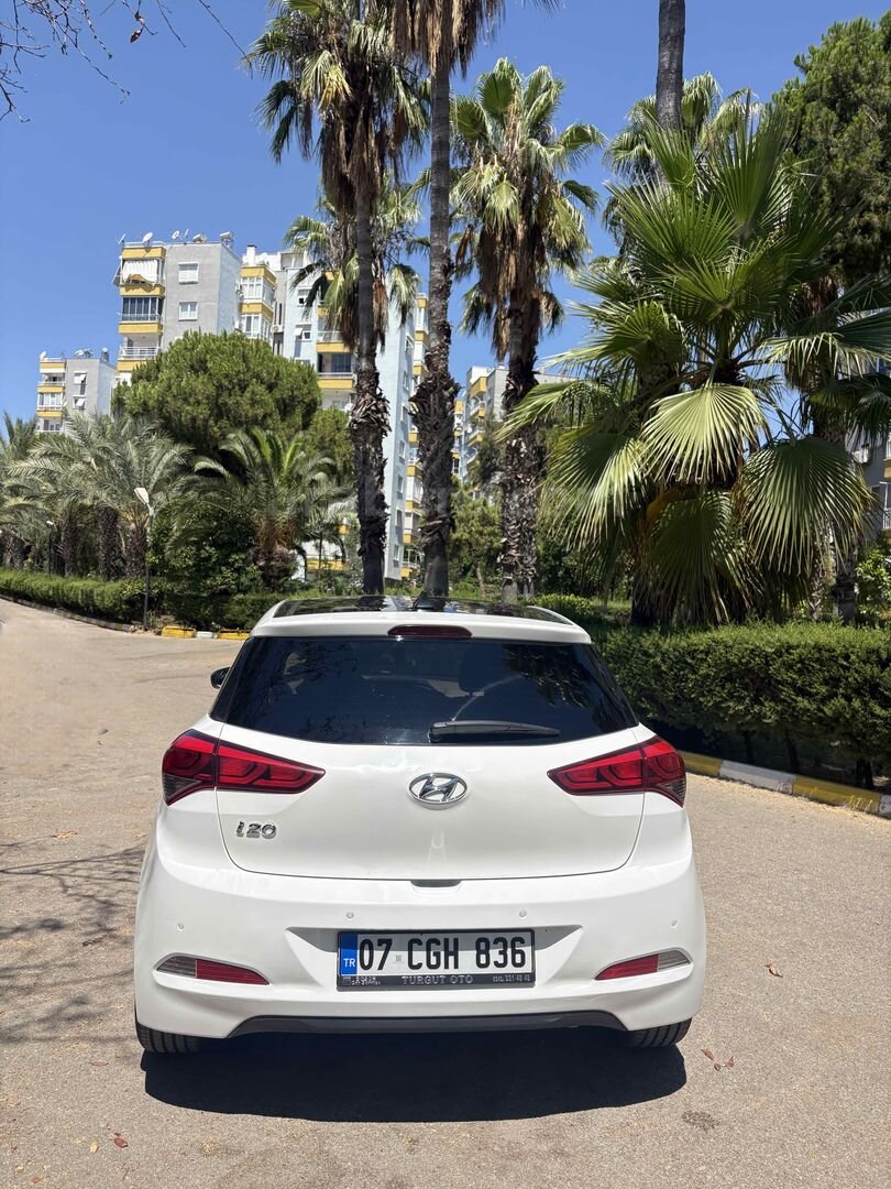 Sahibinden Hyundai i20 1.4 MPI Style 2017 Model Antalya 163.000 km Beyaz 3
