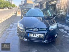 2012 Model Focus 1.6 Ti-VCT Titanium Powershift 125 ps
