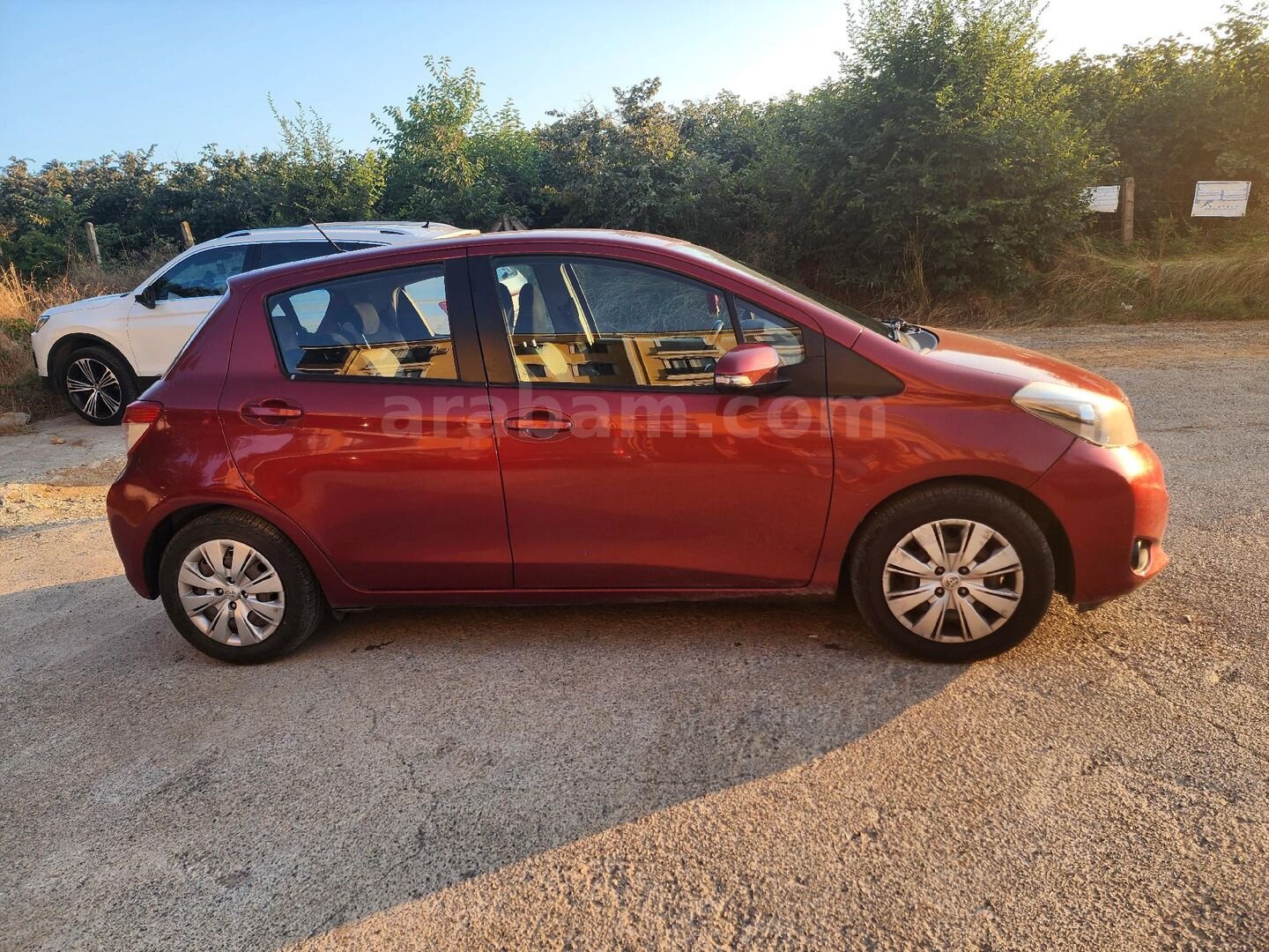 Sahibinden Toyota Yaris 1.33 Cool 2013 Model Sakarya 131.000 km Kırmızı 4