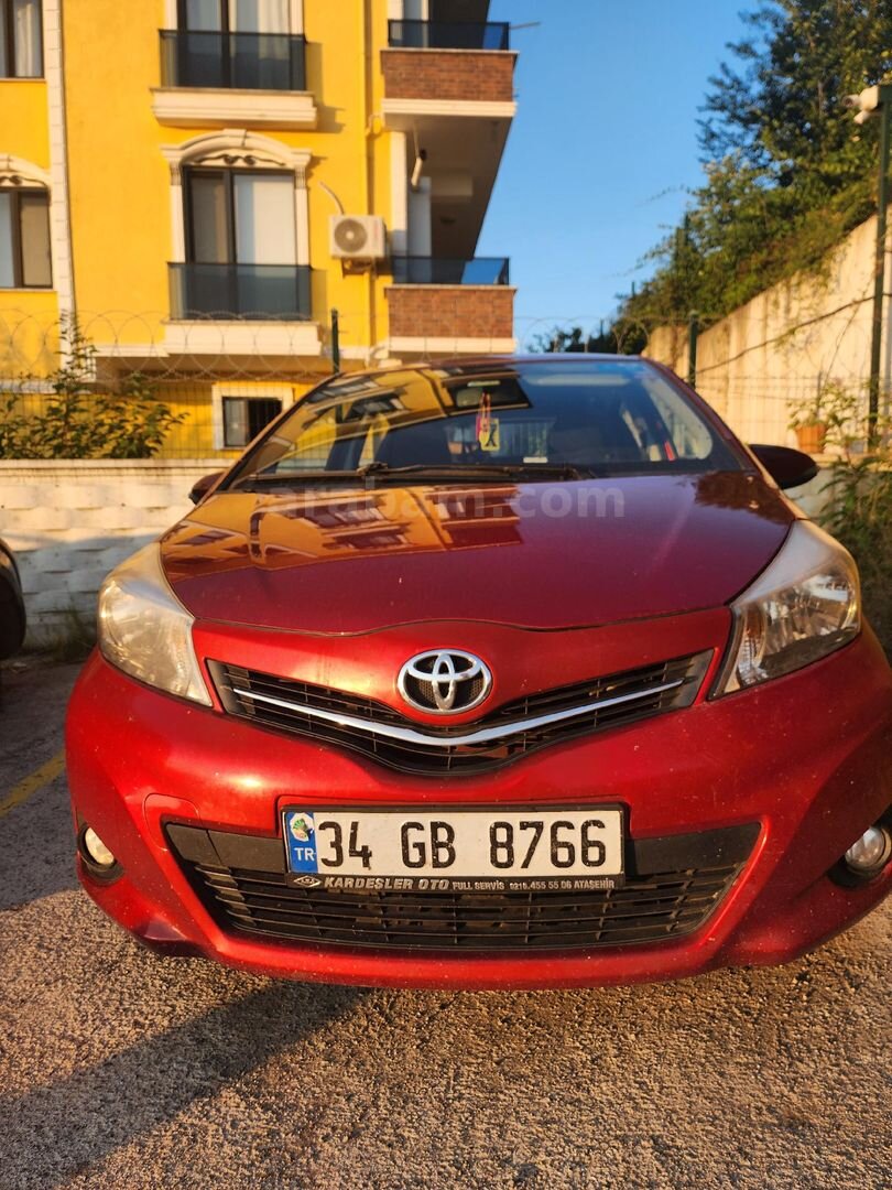 Sahibinden Toyota Yaris 1.33 Cool 2013 Model Sakarya 131.000 km Kırmızı 3