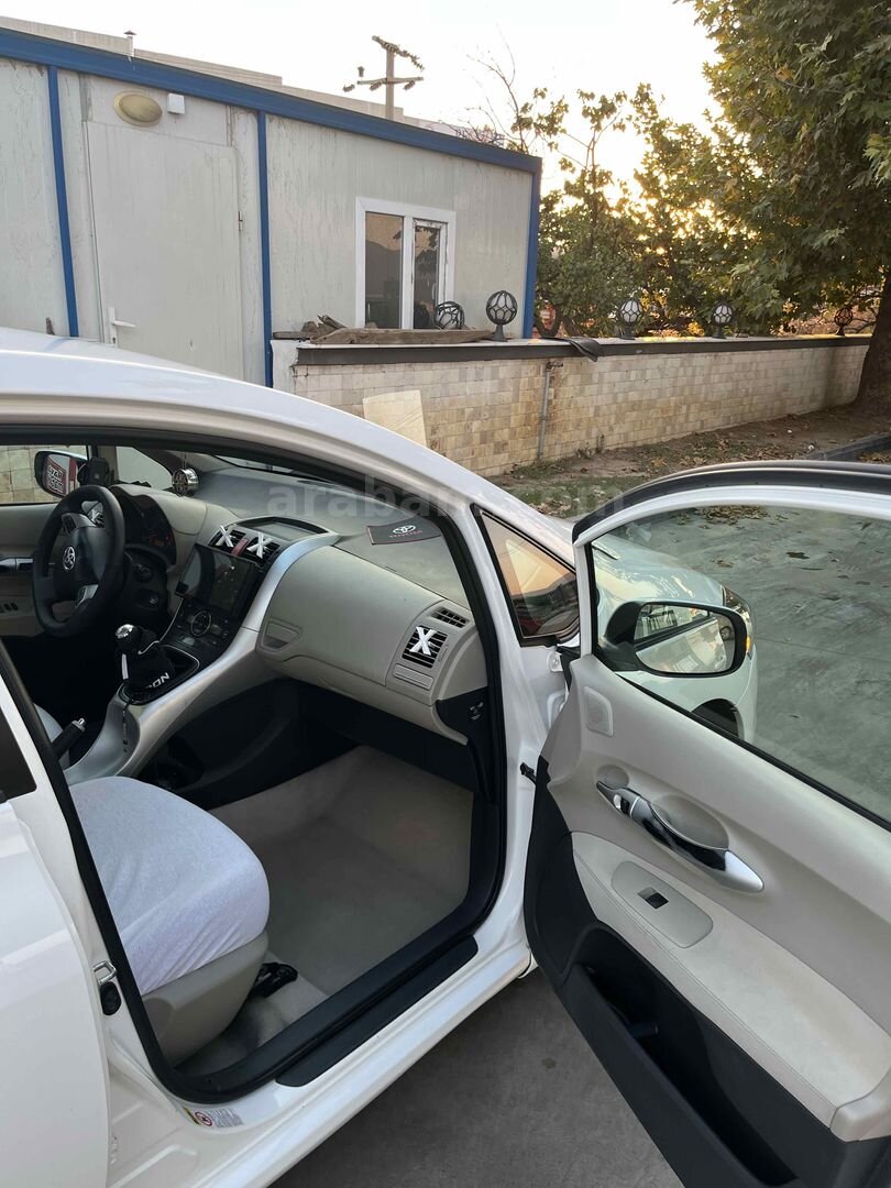 Sahibinden Toyota Auris 1.4 D-4D Comfort Extra 2012 Model İzmir 119.000 km Beyaz 4