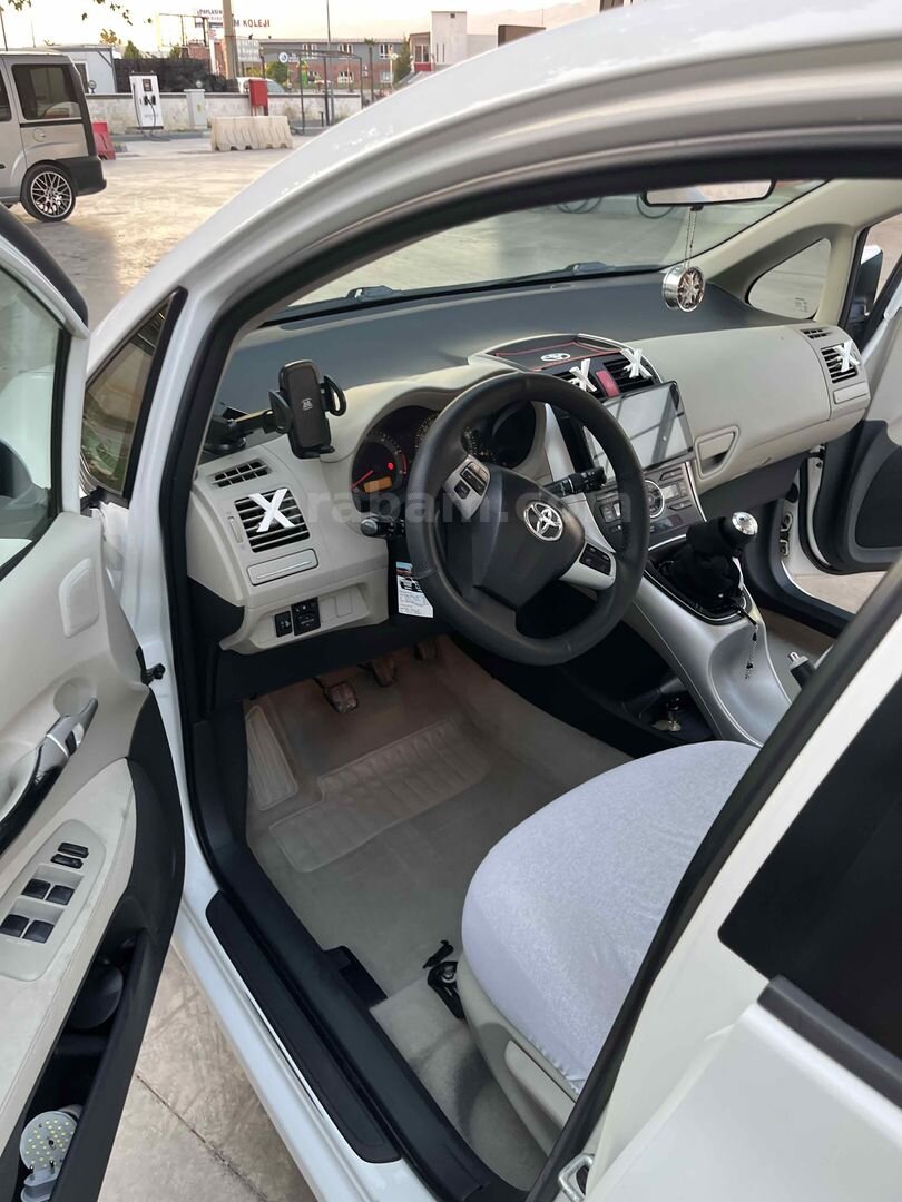 Sahibinden Toyota Auris 1.4 D-4D Comfort Extra 2012 Model İzmir 119.000 km Beyaz 7