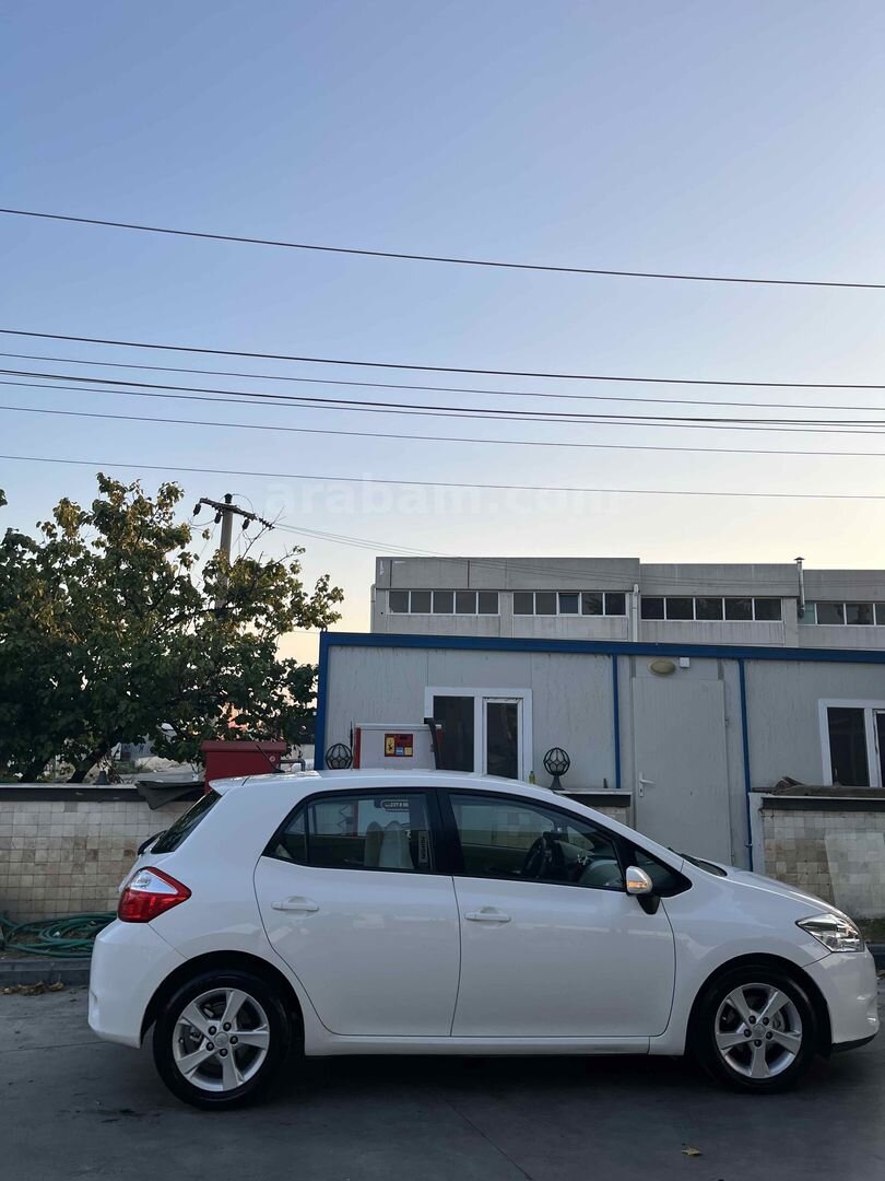 Sahibinden Toyota Auris 1.4 D-4D Comfort Extra 2012 Model İzmir 119.000 km Beyaz 2