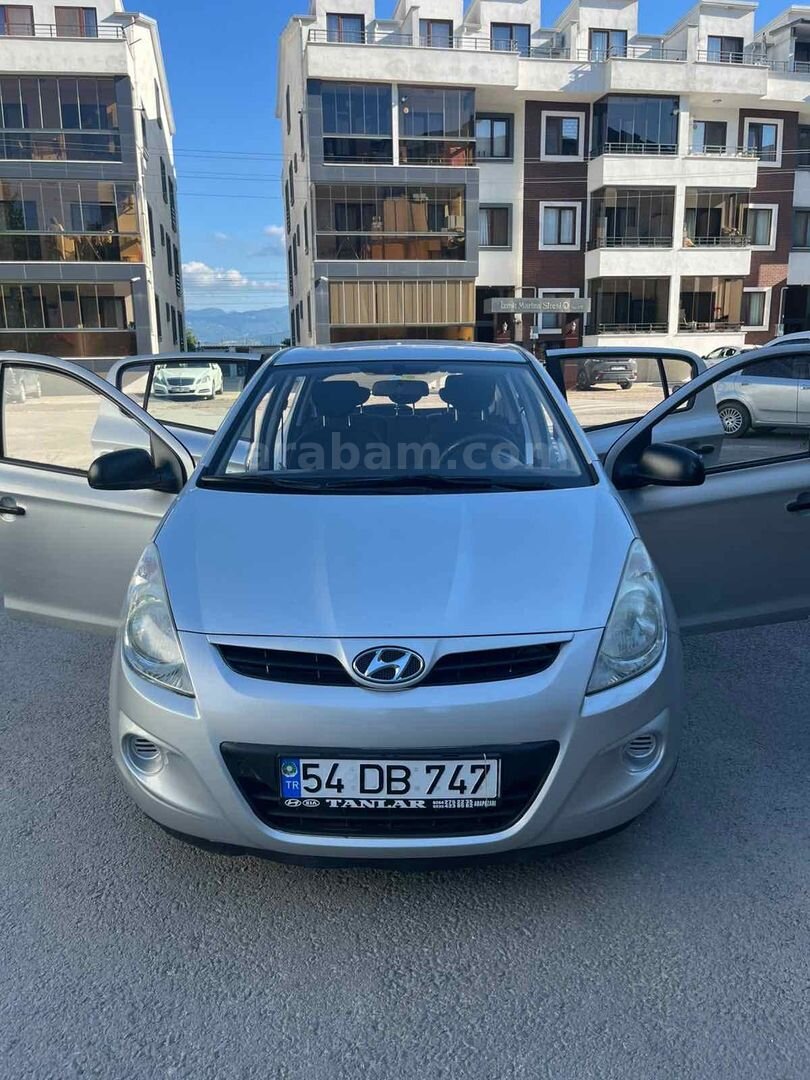 Sahibinden Hyundai i20 Troy 1.4 CRDi Team 2012 Model Sakarya 172.800 km Gri 1