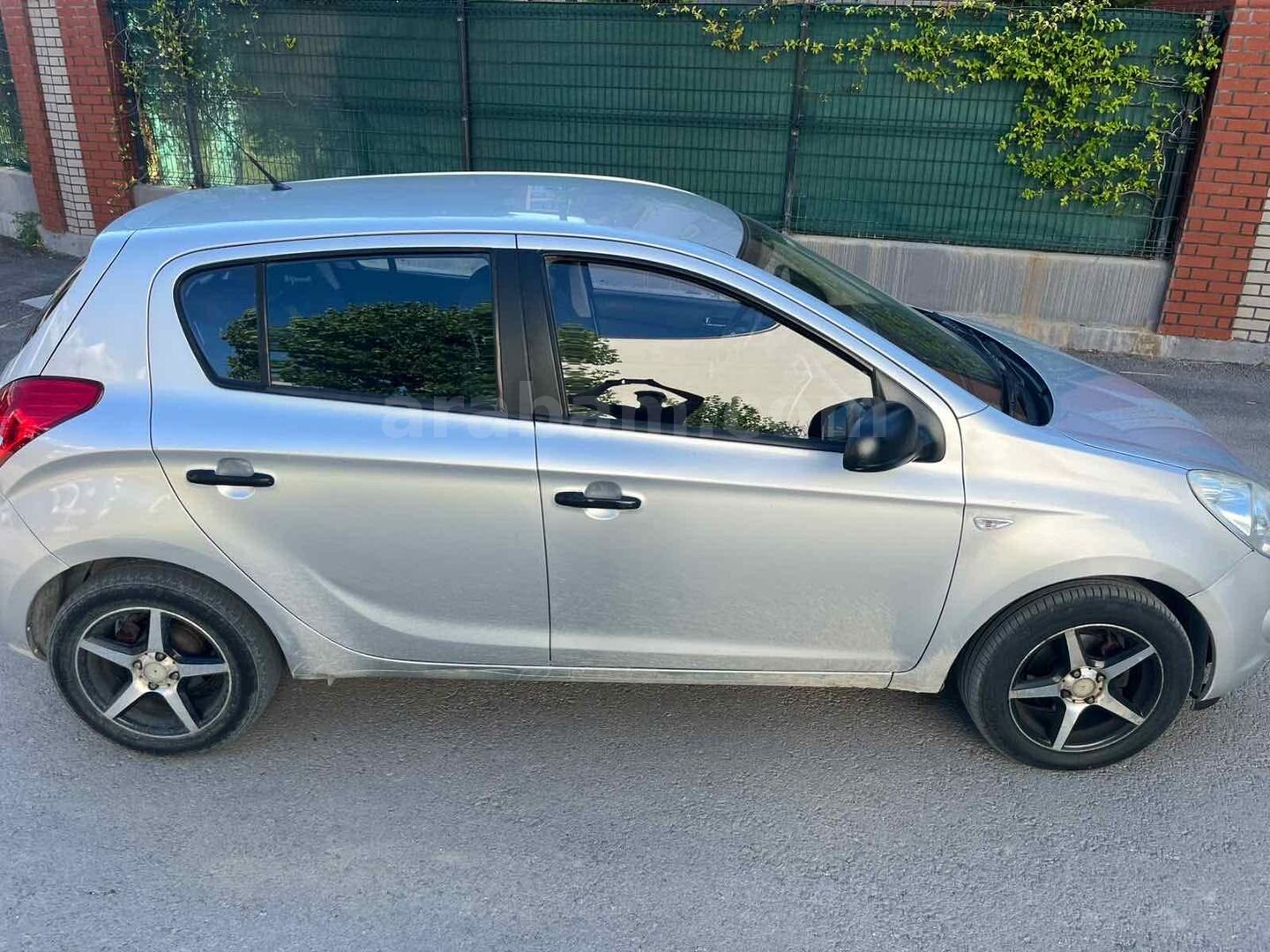 Sahibinden Hyundai i20 Troy 1.4 CRDi Team 2012 Model Sakarya 172.800 km Gri 2