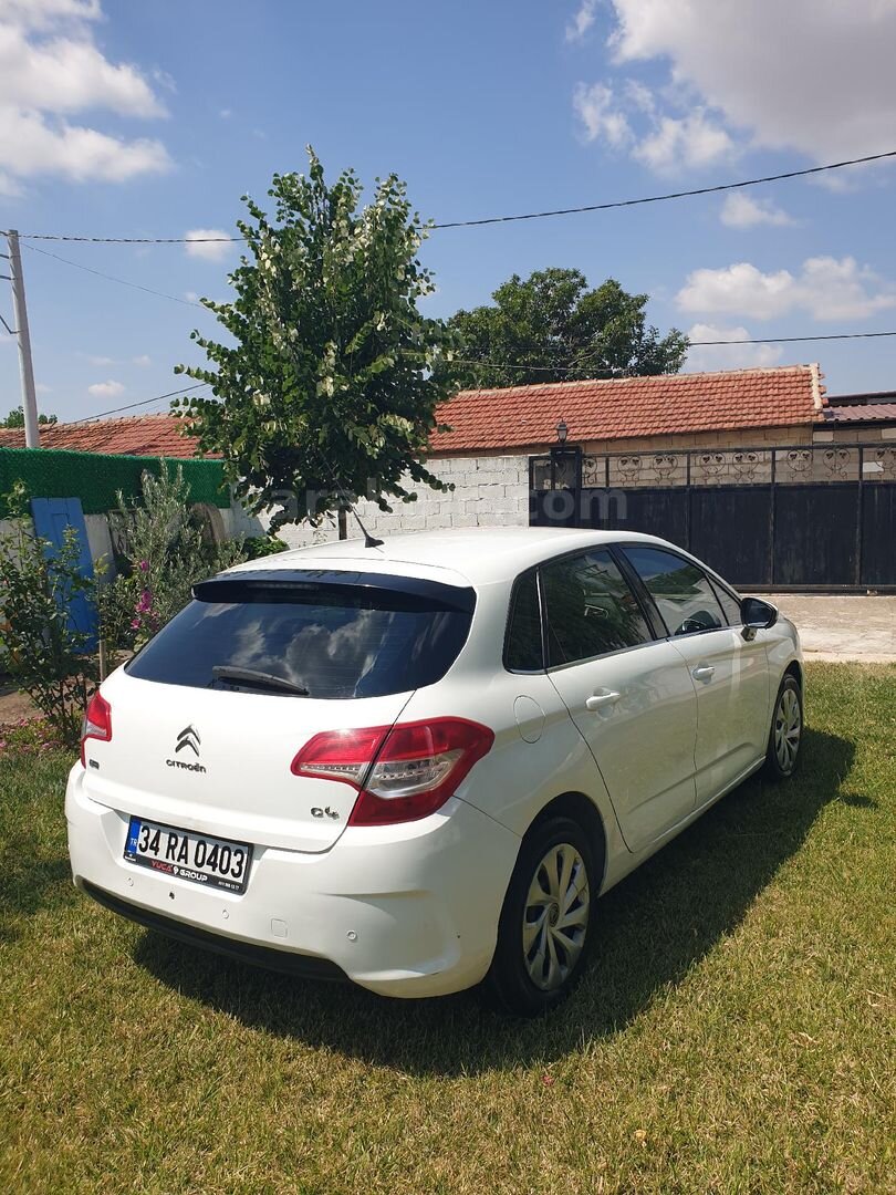 Sahibinden Citroen C4 1.6 e-HDi Confort 2013 Model İstanbul 165.500 km Beyaz 6