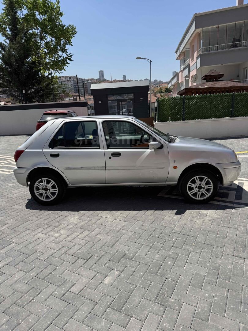Sahibinden Ford Fiesta 1.25 Ghia 2001 Model Ankara 333.288 km Gri (Gümüş) 2
