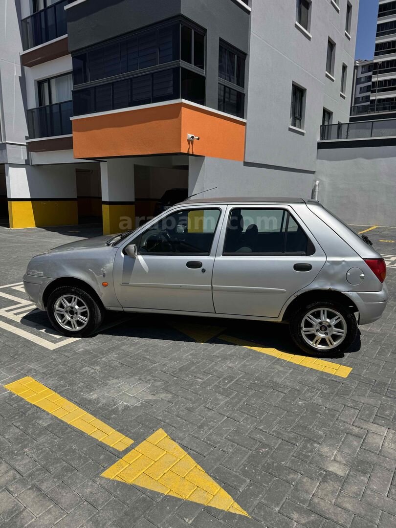Sahibinden Ford Fiesta 1.25 Ghia 2001 Model Ankara 333.288 km Gri (Gümüş) 6