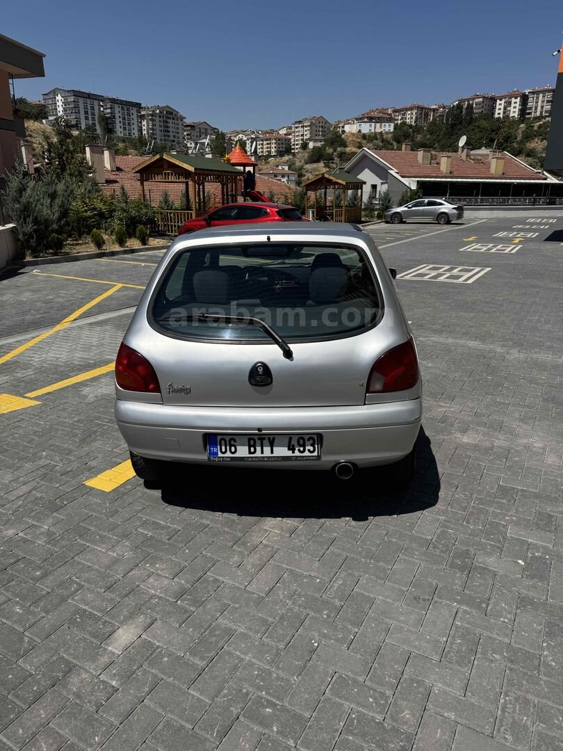 Sahibinden Ford Fiesta 1.25 Ghia 2001 Model Ankara 333.288 km Gri (Gümüş) 4