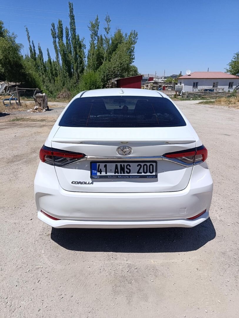 Sahibinden Toyota Corolla 1.5 Dream 2021 Model Kahramanmaraş 124.500 km Beyaz 3