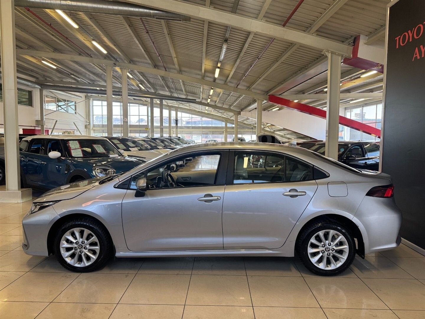 Galeriden Toyota Corolla 1.8 Hybrid Dream 2022 Model Kocaeli 100.390 km Gri 7