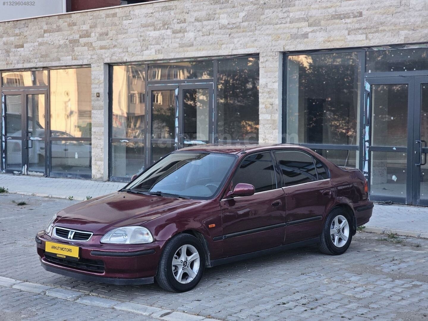 Galeriden Honda Civic 1.6 i ES 1999 Model Bolu 295.000 km Bordo 3