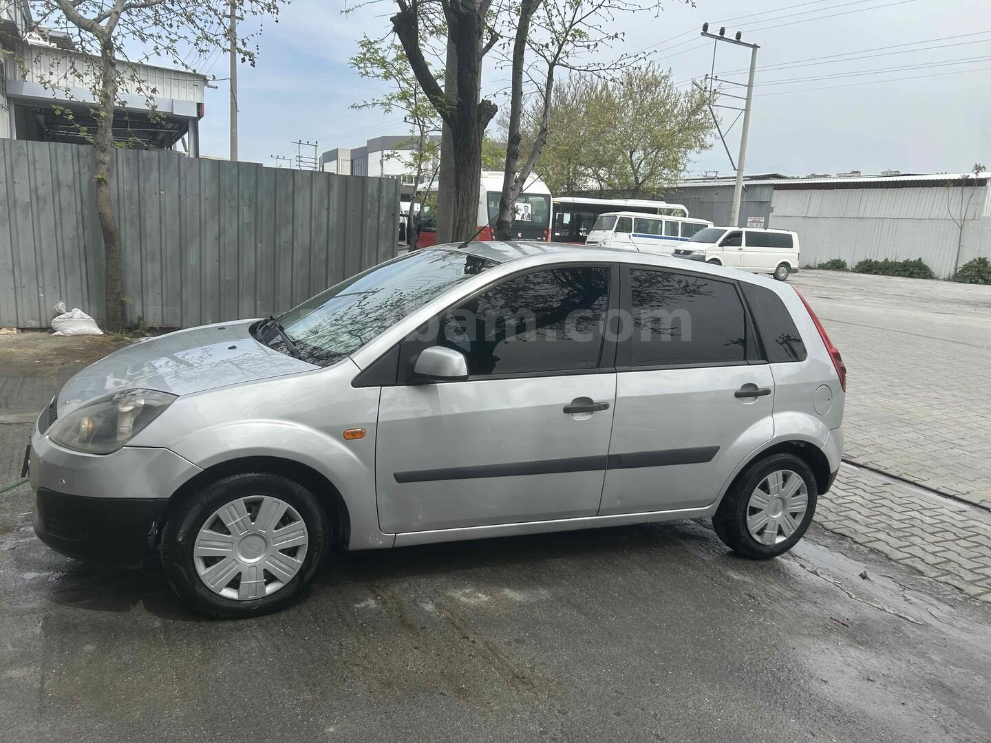 Sahibinden Ford Fiesta 1.4 TDCi Comfort 2007 Model Manisa 195.000 km Gri (Gümüş) 2