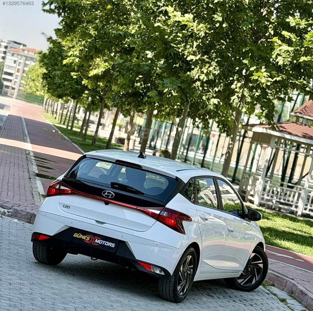 Galeriden Hyundai i20 1.4 MPI Style 2021 Model Konya 80.000 km Beyaz 4