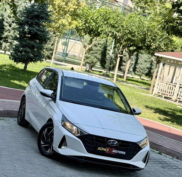 Galeriden Hyundai i20 1.4 MPI Style 2021 Model Konya 80.000 km Beyaz