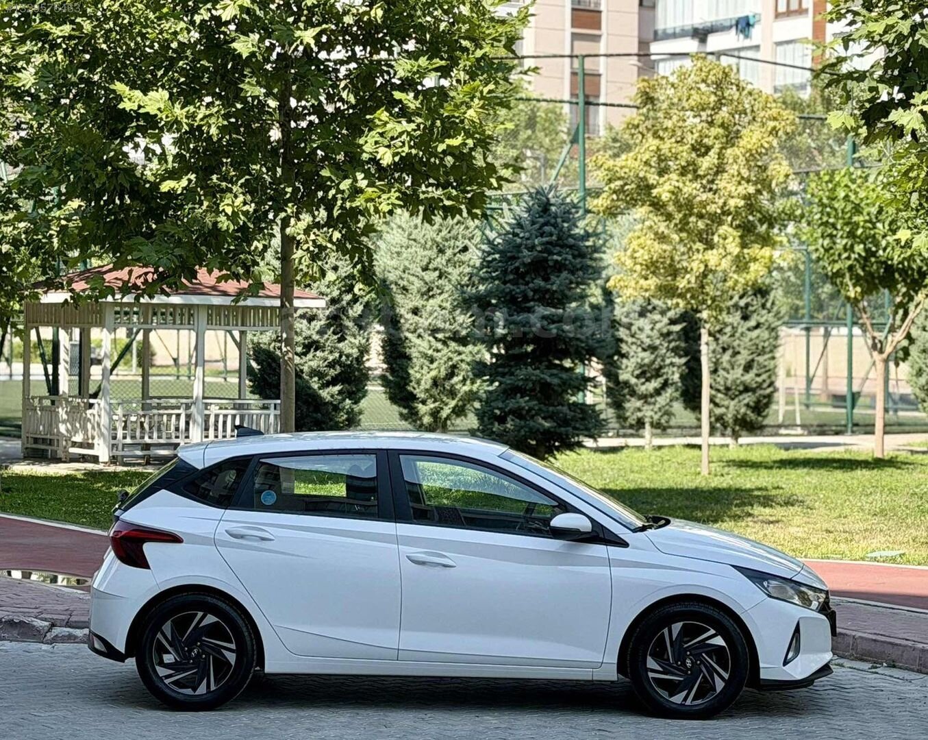 Galeriden Hyundai i20 1.4 MPI Style 2021 Model Konya 80.000 km Beyaz 3