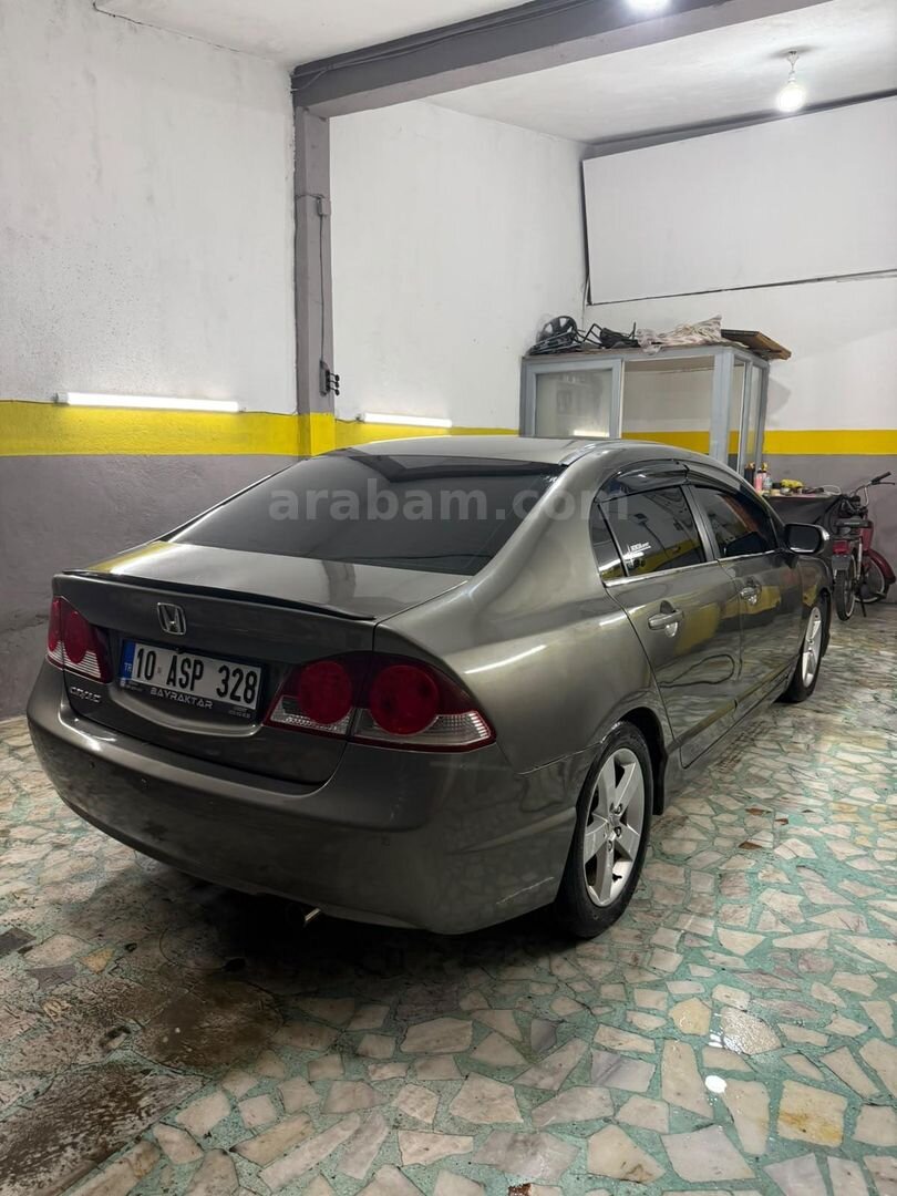Galeriden Honda Civic 1.6i VTEC Premium 2008 Model Balıkesir 135.000 km Gri 3