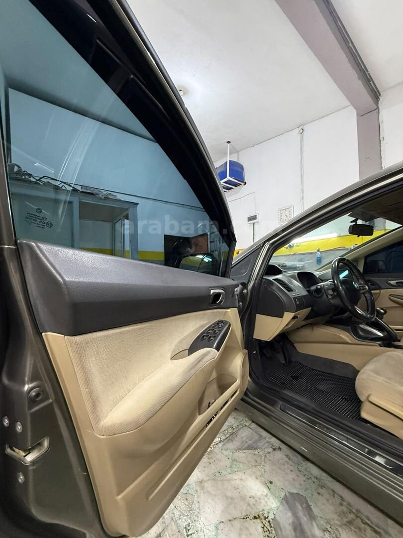 Galeriden Honda Civic 1.6i VTEC Premium 2008 Model Balıkesir 135.000 km Gri 7