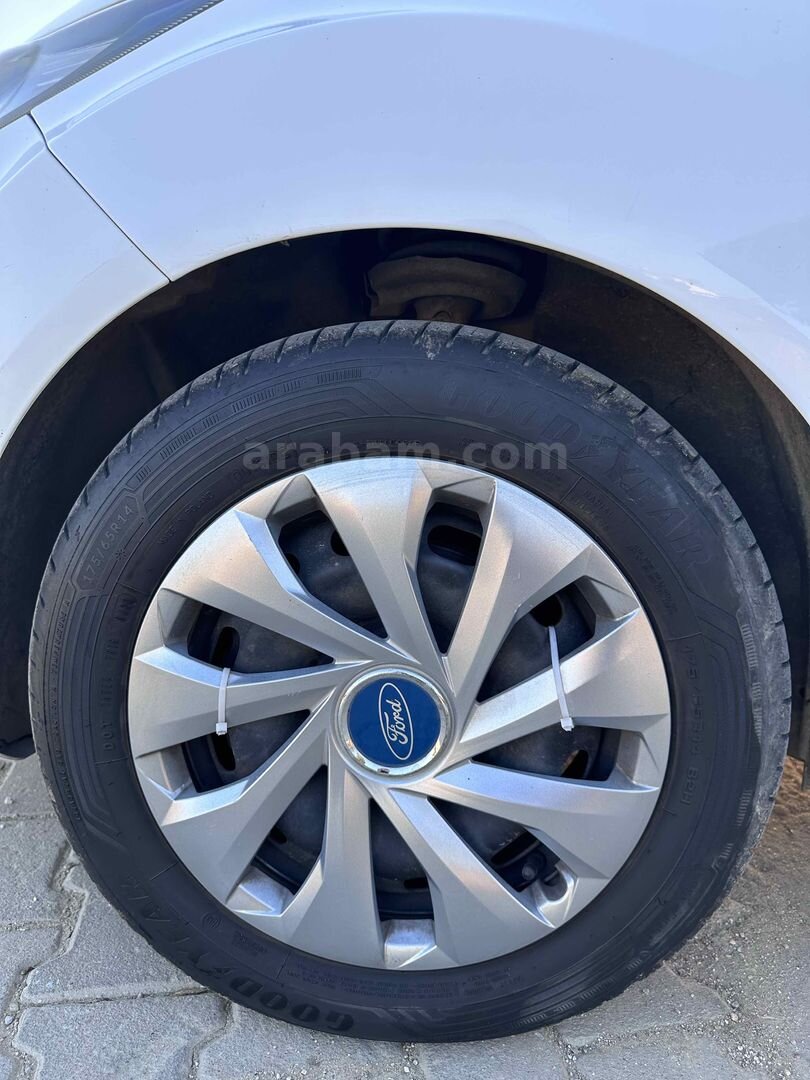 Sahibinden Ford Fiesta 1.4 TDCi Trend 2010 Model İzmir 152.000 km Beyaz 4