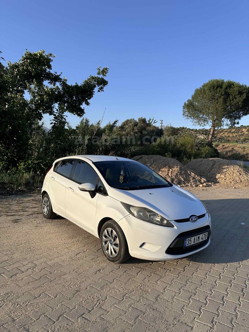 Sahibinden Ford Fiesta 1.4 TDCi Trend 2010 Model İzmir 152.000 km Beyaz 3