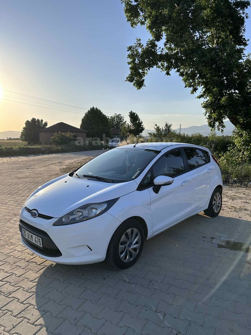 Sahibinden Ford Fiesta 1.4 TDCi Trend 2010 Model İzmir 152.000 km Beyaz 2