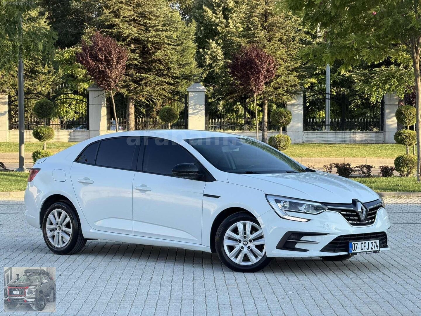 Galeriden Renault Megane 1.3 TCe Joy 2022 Model Eskişehir 177.000 km Beyaz 1